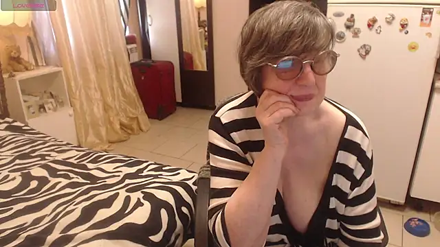 Snapshot of Sharon_Amore chatting on June 2026 12:40:01 PM Sharon Amore online show from June 2026 12:40:01 PM