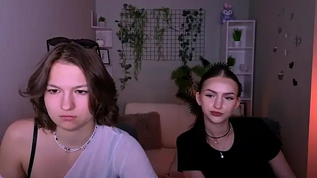 Snapshot of naomi_perl chatting on June 2026 10:31:02 AM naomi perl online show from June 2026 10:31:02 AM