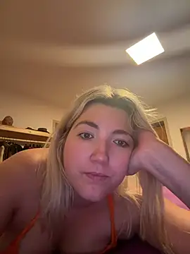 LauraStarr online show from July 2026 04:53:02 PM