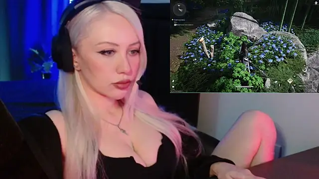 Snapshot of roxxyrowe chatting on June 2026 01:42:02 PM roxxyrowe online show from June 2026 01:42:02 PM