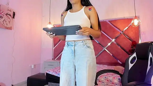 Snapshot of Carla_Alvez chatting on June 2026 01:54:02 PM Carla Alvez online show from June 2026 01:54:02 PM