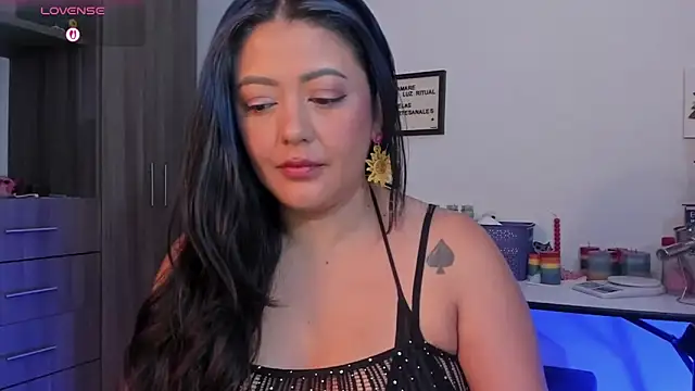 LauraToro  online show from May 2026 09:11:02 PM