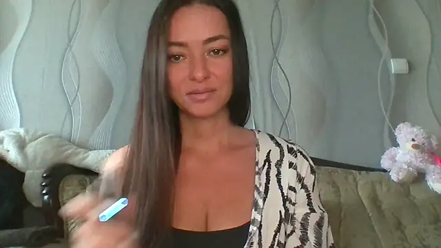 Snapshot of Mia_Salamanka chatting on July 2026 05:22:01 AM Mia Salamanka online show from July 2026 05:22:01 AM