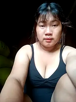 Emelyzz online show from July 2026 11:43:01 PM