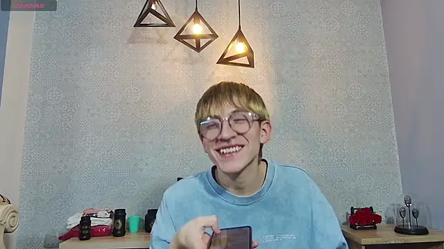 Snapshot of axell_stone_ chatting on June 2026 09:24:01 PM axell stone online show from June 2026 09:24:01 PM