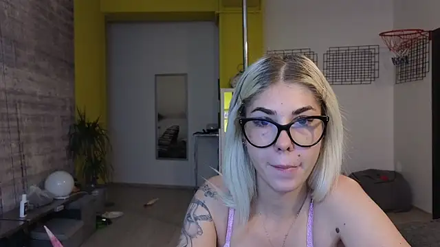 Sarahcamsx online show from June 2026 08:46:01 PM