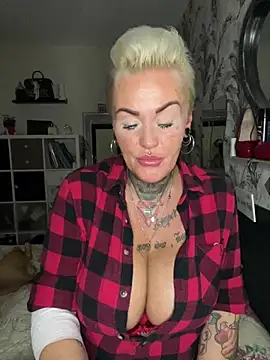 Snapshot of InkedMissLaBaehm chatting on July 2026 10:05:02 PM InkedMissLaBaehm online show from July 2026 10:05:02 PM