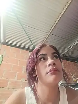 Snapshot of dulce_amber21 chatting on June 2026 01:04:02 PM dulce amber21 online show from June 2026 01:04:02 PM
