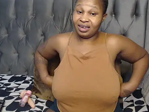 Snapshot of Loyal_Alisha chatting on July 2026 07:23:02 AM Loyal Alisha online show from July 2026 07:23:02 AM