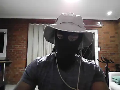 Snapshot of DiamondDannn2 chatting on June 2026 05:11:02 PM DiamondDannn2 online show from June 2026 05:11:02 PM