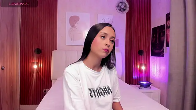 Snapshot of Millieskinny18 chatting on July 2026 02:21:01 AM Millieskinny18 online show from July 2026 02:21:01 AM