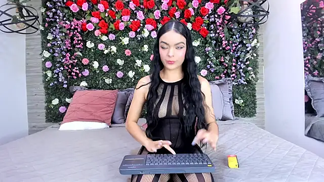 BelaPoncee online show from June 2026 07:05:01 PM