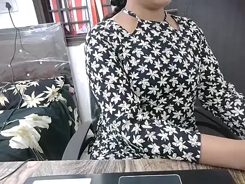 Snapshot of Bold-Divya1 chatting on June 2026 07:22:01 AM Bold-Divya1 online show from June 2026 07:22:01 AM