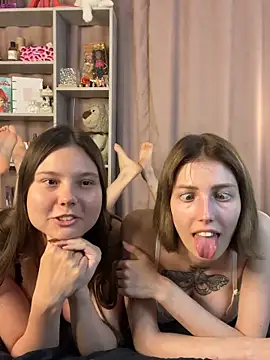 Snapshot of Bratz_Girls chatting on June 2026 11:25:01 PM Bratz Girls online show from June 2026 11:25:01 PM
