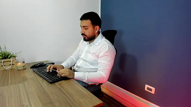 Snapshot of Massimo_Moretti chatting on July 2026 09:02:01 PM Massimo Moretti online show from July 2026 09:02:01 PM