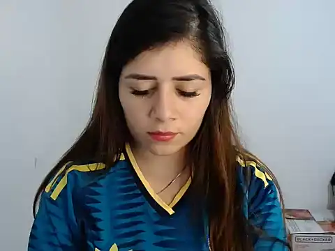 Luna zoe online show from June 2026 09:13:01 PM