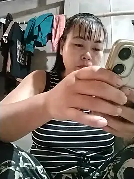 Snapshot of -Lemi- chatting on June 2026 01:32:01 AM -Lemi- online show from June 2026 01:32:01 AM