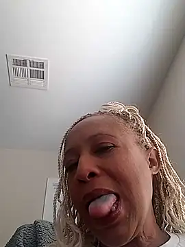 Snapshot of BlackPearlz69 chatting on January 2025 08:22:01 PM BlackPearlz69 online show from January 2025 08:22:01 PM