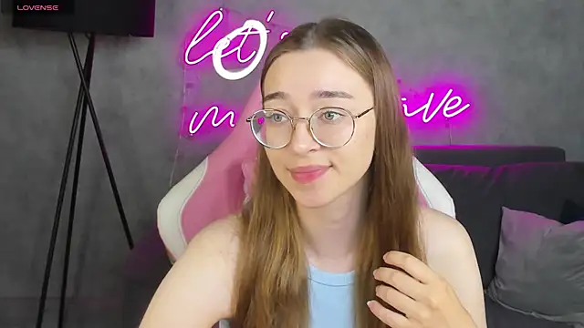 Snapshot of Lucy_Green chatting on June 2026 01:00:02 AM Lucy Green online show from June 2026 01:00:02 AM
