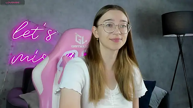 Snapshot of Lucy_Green chatting on July 2026 12:54:01 AM Lucy Green online show from July 2026 12:54:01 AM