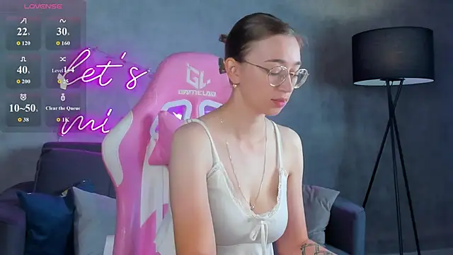 Snapshot of Lucy_Green chatting on July 2026 12:46:02 AM Lucy Green online show from July 2026 12:46:02 AM