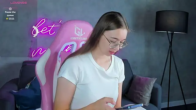 Snapshot of Lucy_Green chatting on July 2026 12:49:01 AM Lucy Green online show from July 2026 12:49:01 AM