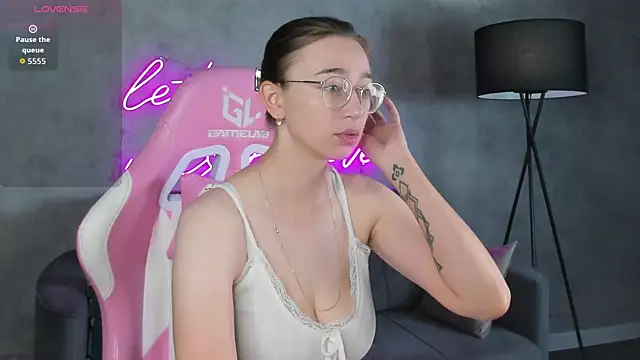 Snapshot of Lucy_Green chatting on July 2026 12:47:02 AM Lucy Green online show from July 2026 12:47:02 AM