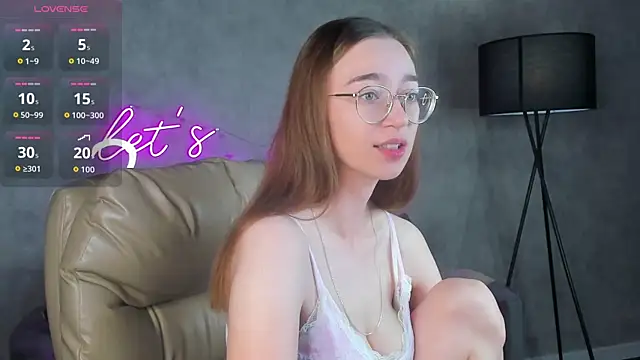Snapshot of Lucy_Green chatting on July 2026 12:53:02 AM Lucy Green online show from July 2026 12:53:02 AM