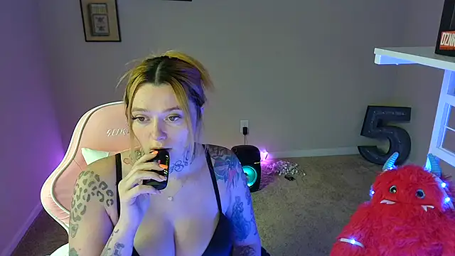 karmathevixen online show from July 2026 06:23:01 PM