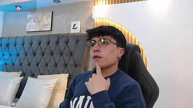 Snapshot of Tommy_Claks chatting on June 2026 08:35:01 PM Tommy Claks online show from June 2026 08:35:01 PM