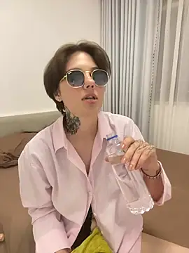 Snapshot of Lorysoon chatting on June 2026 05:27:01 PM Lorysoon online show from June 2026 05:27:01 PM