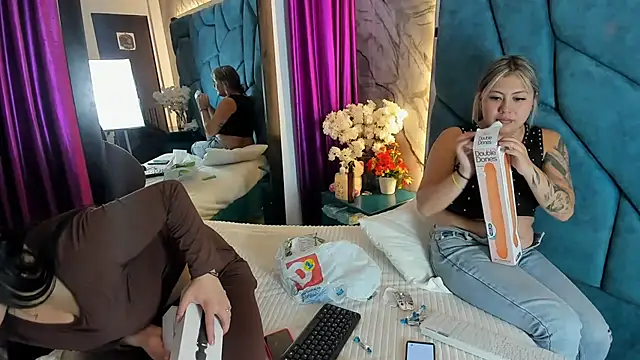 Samy Bitch online show from August 2026 02:11:02 PM
