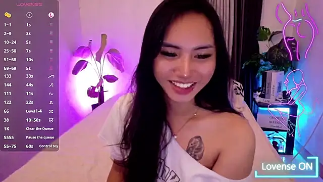 Snapshot of Bell_PepperHot chatting on July 2026 05:33:02 PM Bell PepperHot online show from July 2026 05:33:02 PM