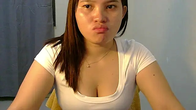 Fhwilloughbyxx online show from July 2026 11:19:01 AM