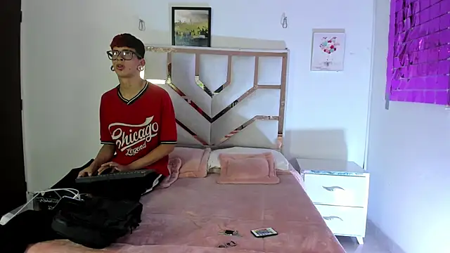 Snapshot of Demian_Salvatoire chatting on August 2026 09:14:01 PM Demian Salvatoire online show from August 2026 09:14:01 PM