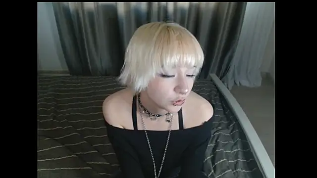 RoxyLien online show from June 2026 04:20:01 PM