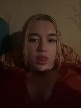 lyalyalii online show from July 2026 07:38:01 PM