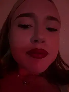 lyalyalii online show from July 2026 06:02:02 PM