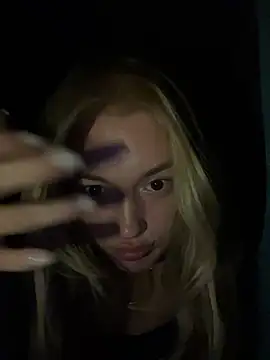lyalyalii online show from August 2026 08:22:02 PM