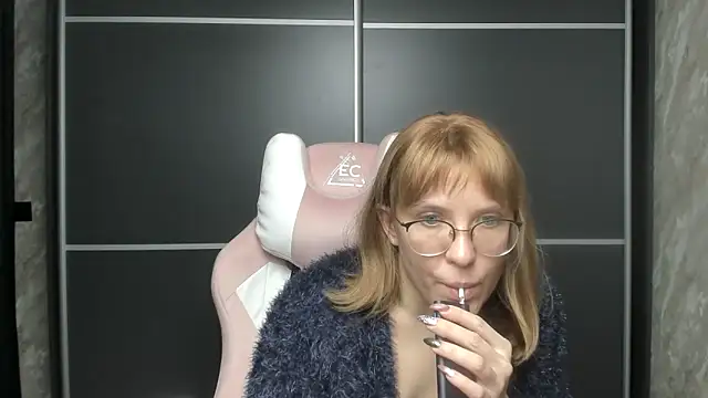 Snapshot of Reginasmilee chatting on January 2025 03:33:01 PM Reginasmilee online show from January 2025 03:33:01 PM