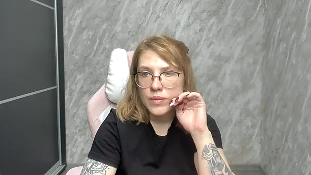 Snapshot of Reginasmilee chatting on February 2025 05:54:02 AM Reginasmilee online show from February 2025 05:54:02 AM