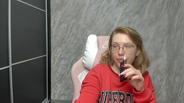 Snapshot of Reginasmilee chatting on February 2025 02:48:02 AM Reginasmilee online show from February 2025 02:48:02 AM