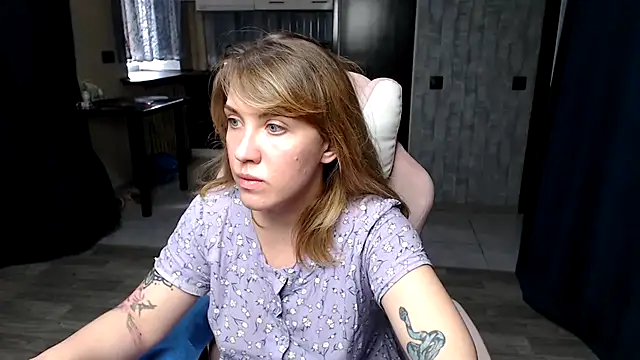 Reginasmilee online show from September 2025 11:56:02 AM