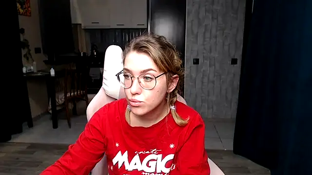 Reginasmilee online show from September 2025 12:26:01 AM