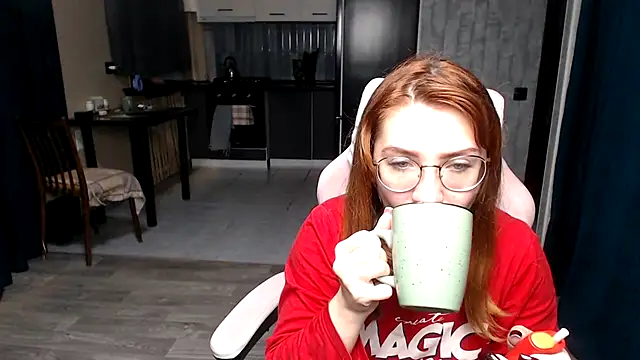 Reginasmilee online show from October 2025 01:02:02 AM