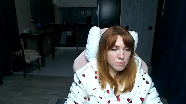 Reginasmilee online show from October 2025 01:07:02 PM