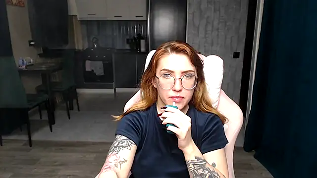 Reginasmilee online show from November 2025 12:49:02 AM