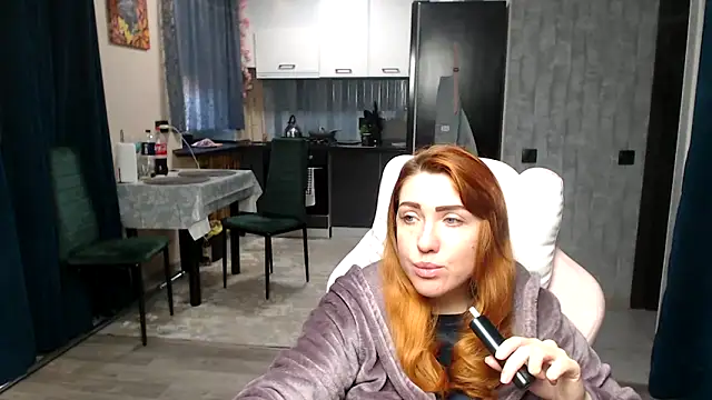 Reginasmilee online show from April 2026 03:09:01 AM