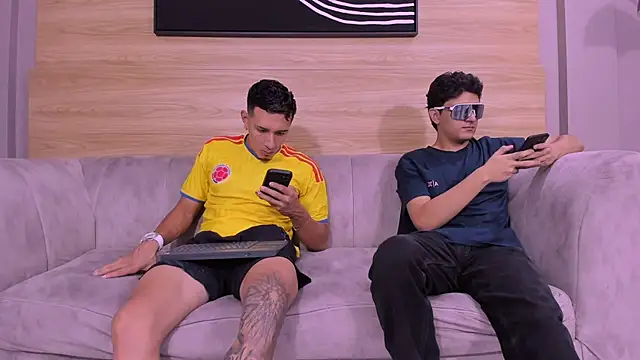 Snapshot of Drake_friends chatting on July 2026 03:07:01 PM Drake friends online show from July 2026 03:07:01 PM