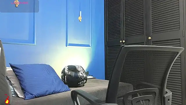 Kiing 001 online show from July 2026 01:17:01 PM